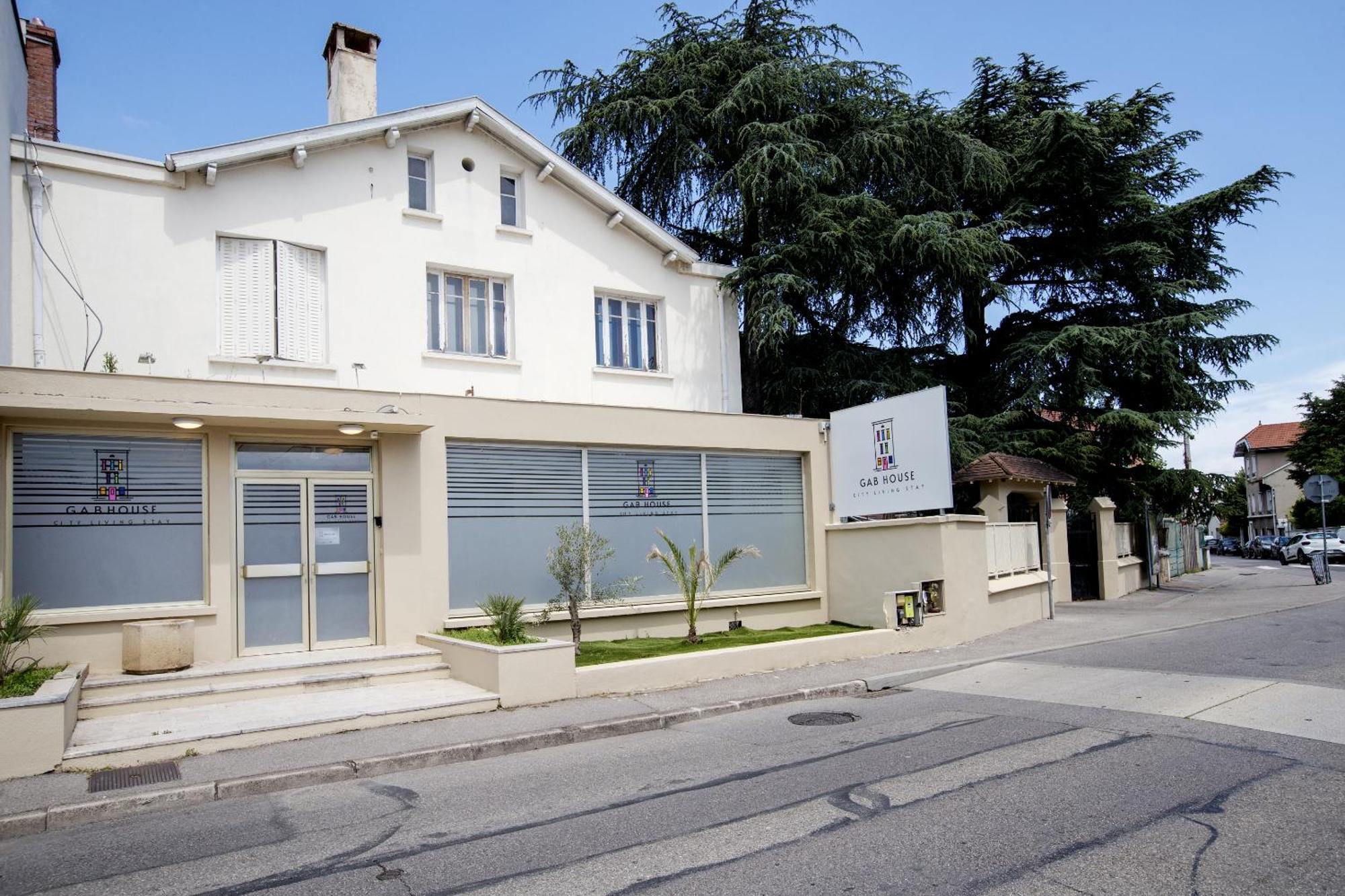 Hotel Gab House Bron Zewnętrze zdjęcie
