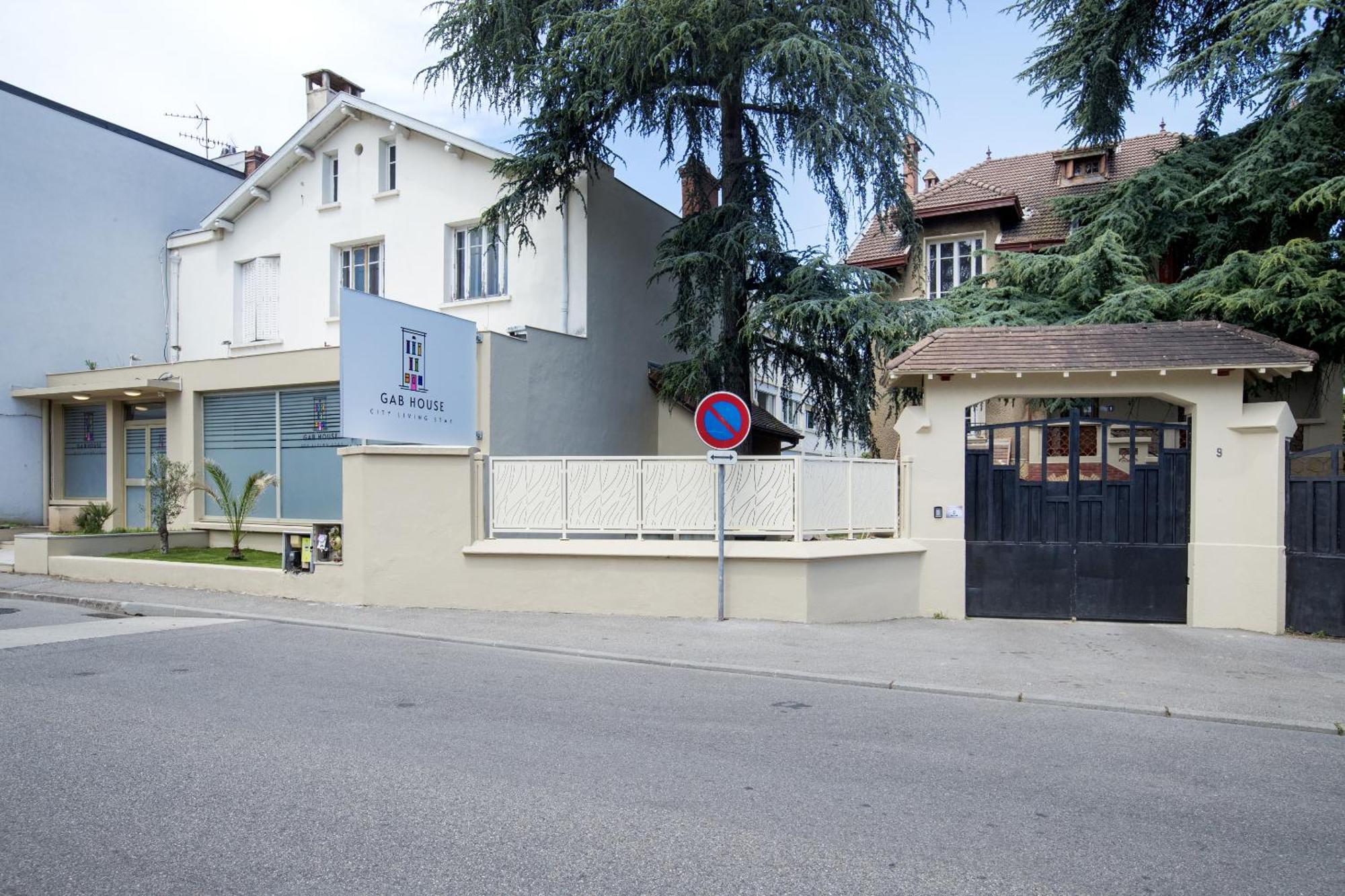 Hotel Gab House Bron Zewnętrze zdjęcie
